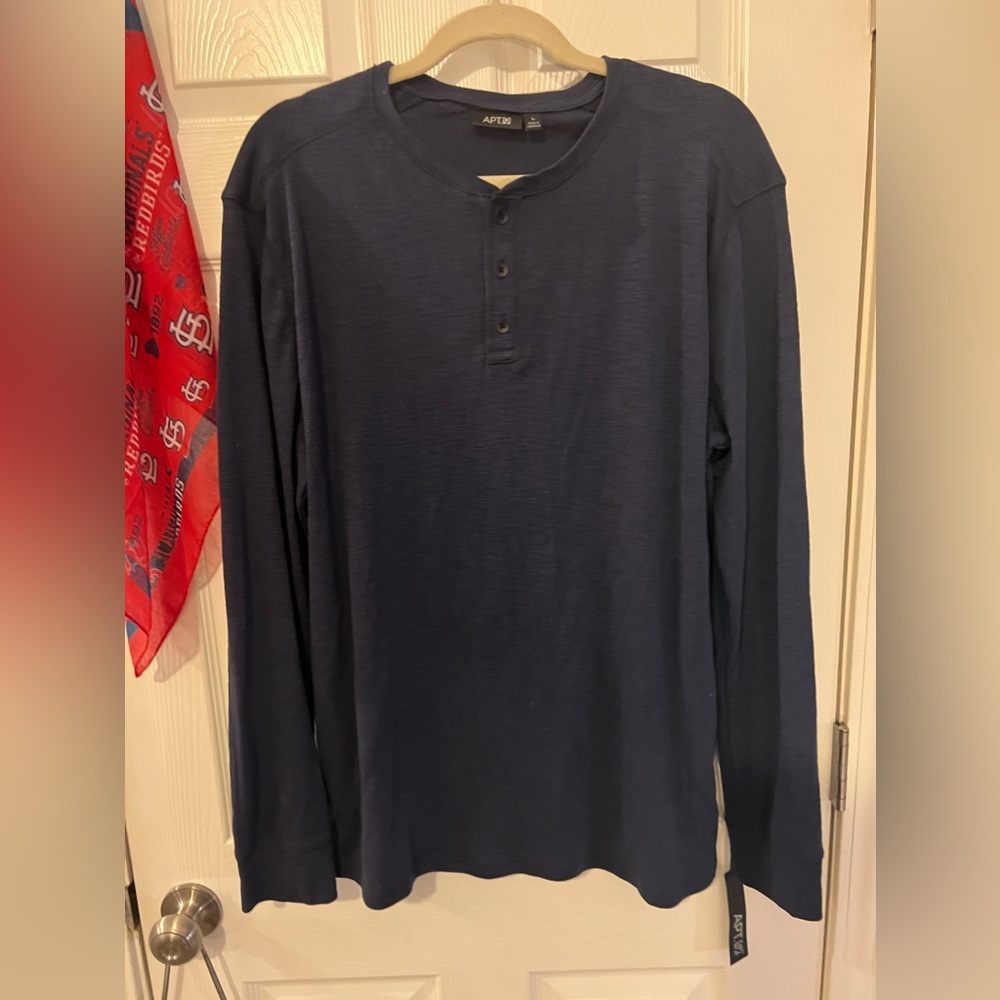 Men’s Apt 9 long sleeve shirt NWT